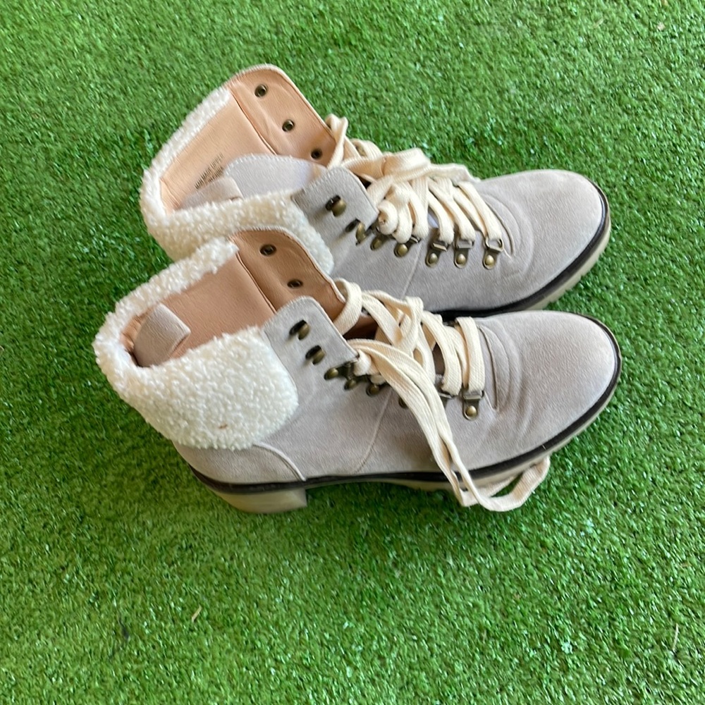 Miim lace up boot with heel. Grey